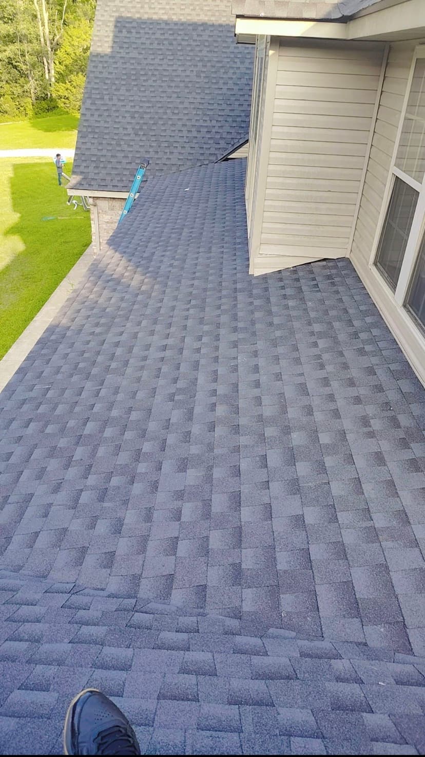 Finished asphalt shingle roof